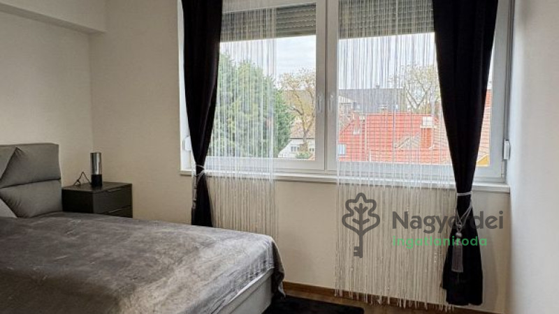 Debrecen, Széchenyikert, Lakás, tégla lakás  