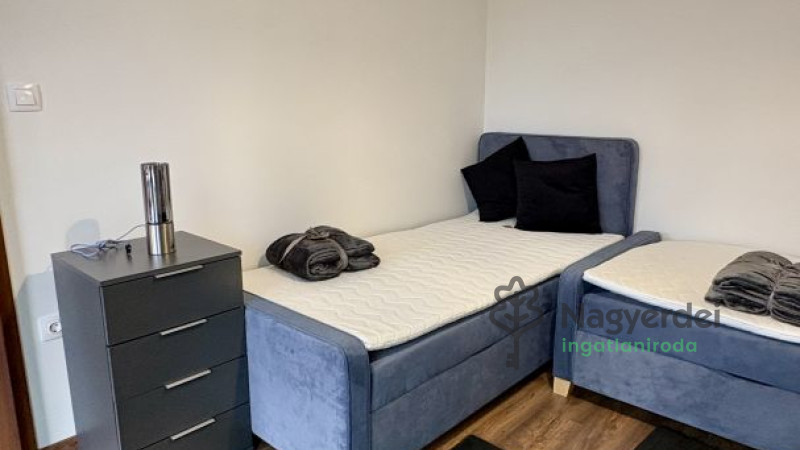 Debrecen, Széchenyikert, Lakás, tégla lakás  