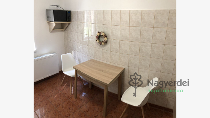 Debrecen, Nagyerdő, Lakás, tégla lakás  