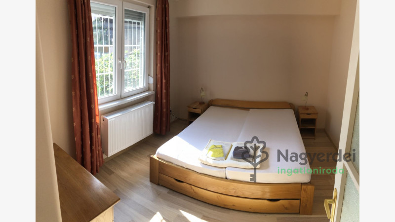 Debrecen, Nagyerdő, Lakás, tégla lakás  