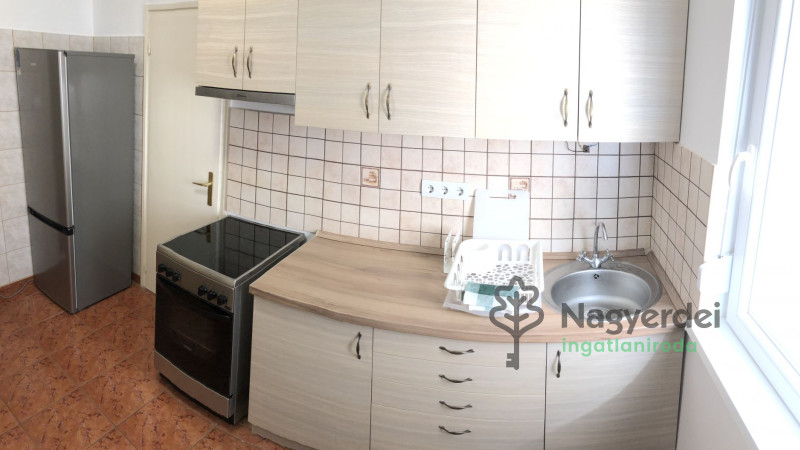 Debrecen, Nagyerdő, Lakás, tégla lakás  