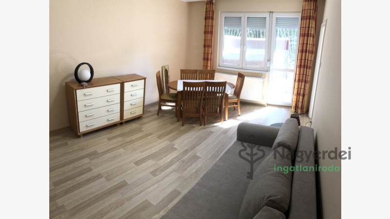 Debrecen, Nagyerdő, Lakás, tégla lakás  