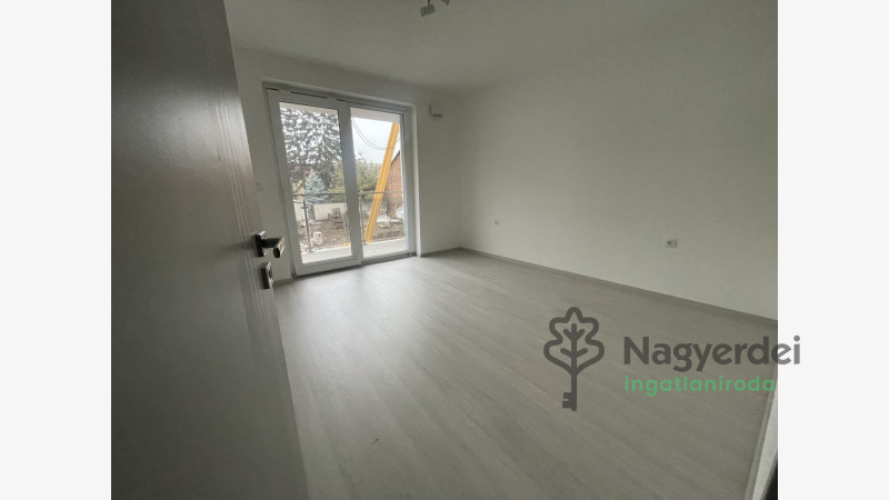 Debrecen, Miklóskapu, Lakás, tégla lakás  