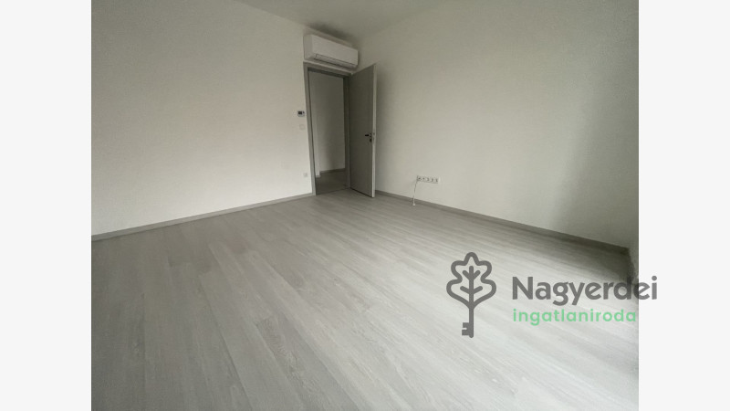 Debrecen, Miklóskapu, Lakás, tégla lakás  