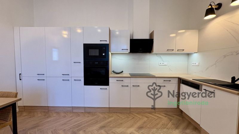 Debrecen, Belváros, Lakás, tégla lakás  