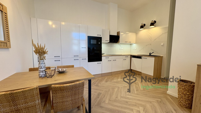 Debrecen, Belváros, Lakás, tégla lakás  