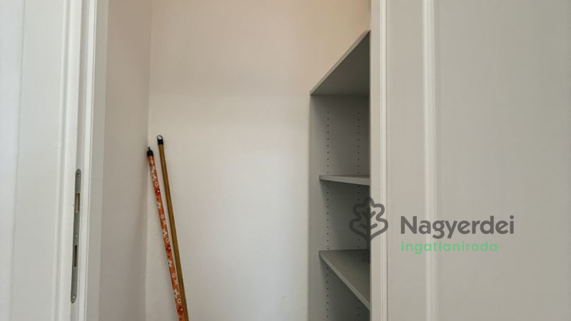 Debrecen, Sestakert, Lakás, tégla lakás  