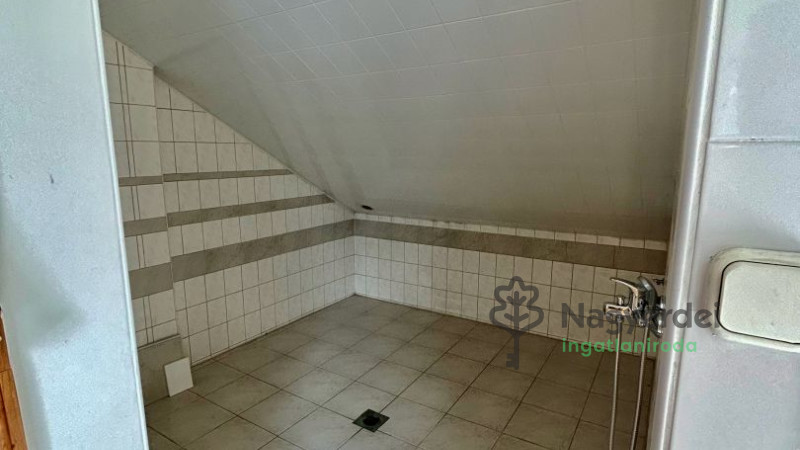 Debrecen, Akadémia kert, Lakás, tégla lakás  