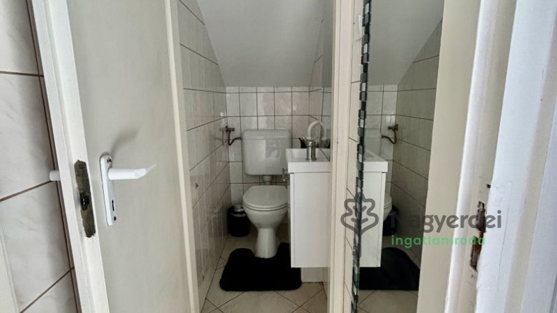 Debrecen, Akadémia kert, Lakás, tégla lakás  