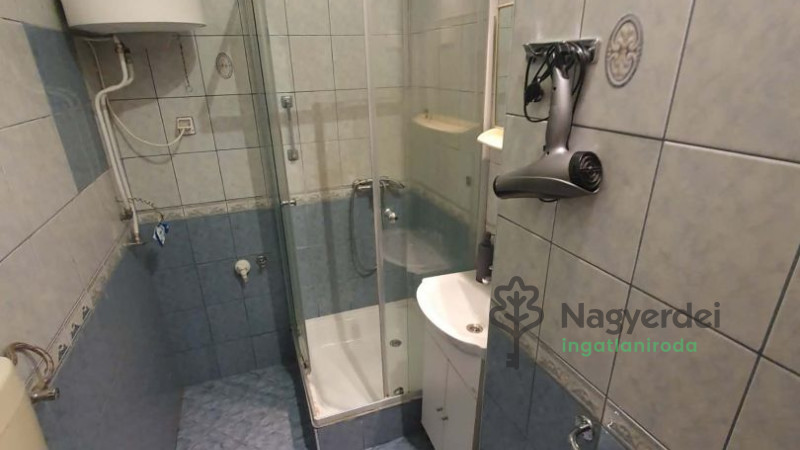 Debrecen, Péterfia, Lakás, tégla lakás  