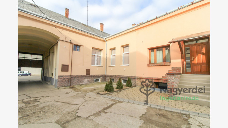 Debrecen, Belváros, Ház, házrész  