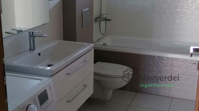 Debrecen, Lakás, tégla lakás  