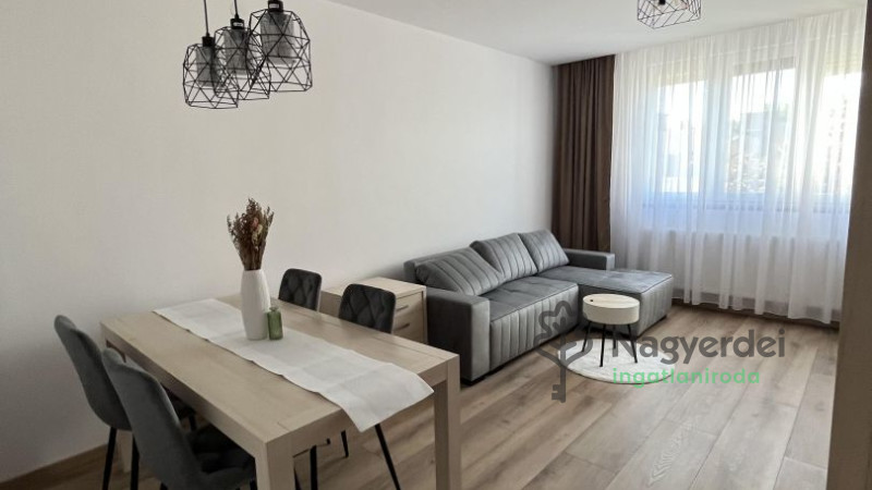 Debrecen, Nagyerdőalja, Lakás, tégla lakás  