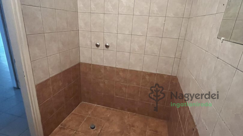 Debrecen, Belváros, Üzlethelyiség, nem üzletközpontban  
