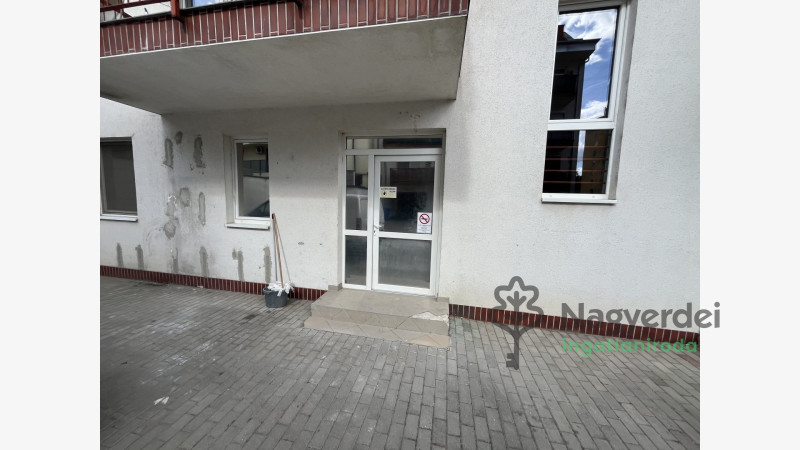 Debrecen, Belváros, Üzlethelyiség, nem üzletközpontban  