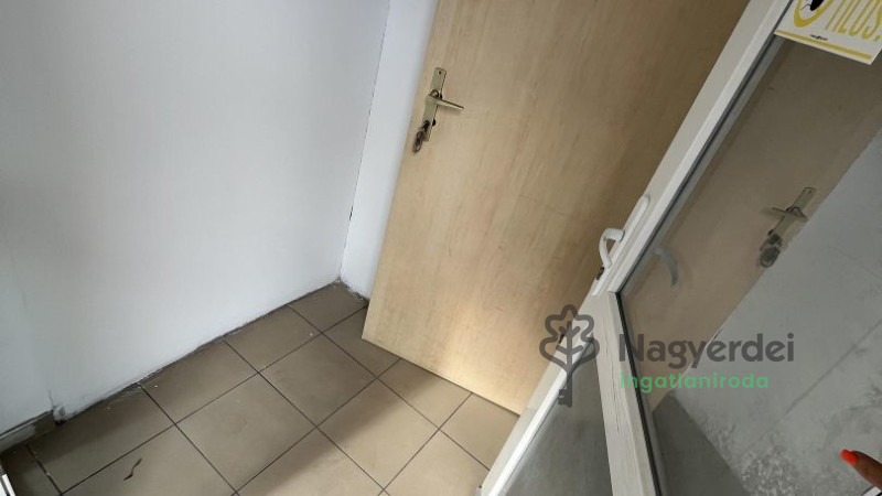Debrecen, Belváros, Üzlethelyiség, nem üzletközpontban  