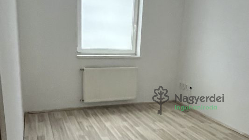 Debrecen, Belváros, Üzlethelyiség, nem üzletközpontban  