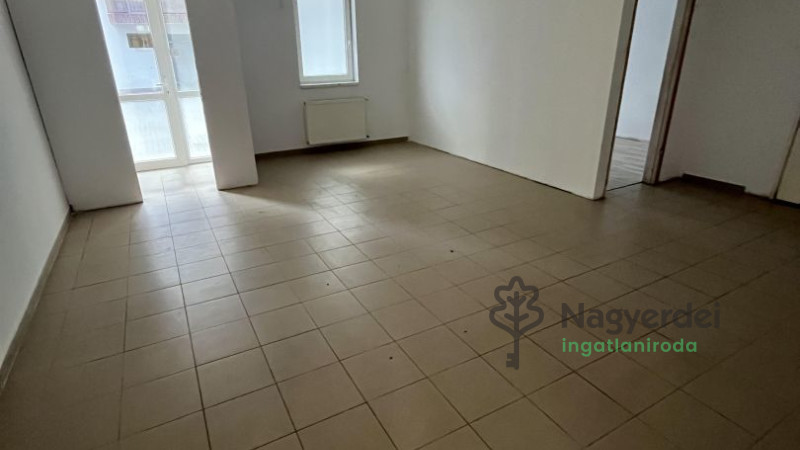 Debrecen, Belváros, Üzlethelyiség, nem üzletközpontban  