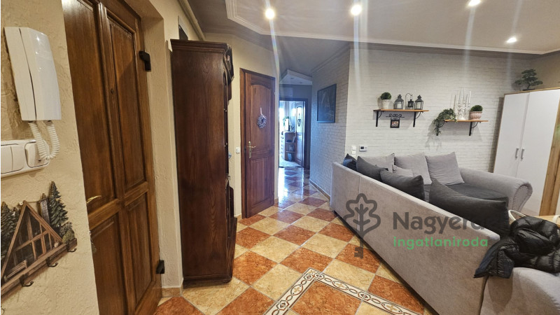 Debrecen, Nagyerdőalja, Lakás, tégla lakás  
