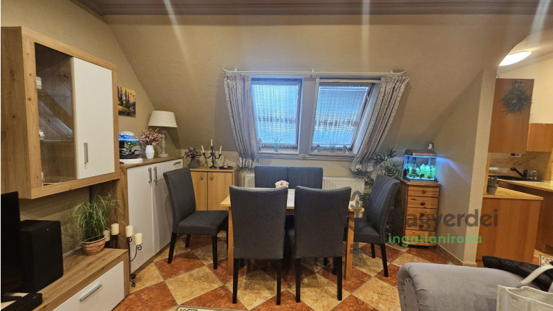 Debrecen, Nagyerdőalja, Lakás, tégla lakás  