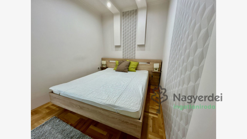 Debrecen, Sestakert, Lakás, tégla lakás  