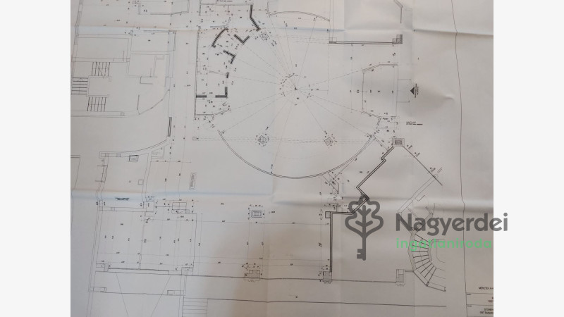 Debrecen, Bem tér, Iroda, nem irodaházban  