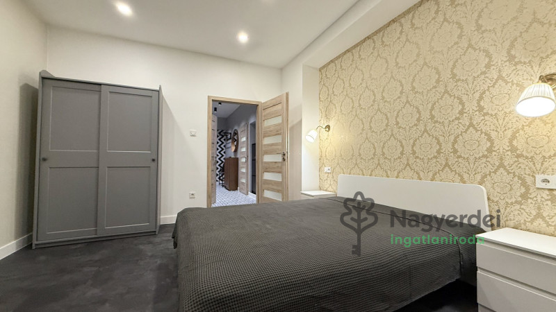 Debrecen, Egyetemváros, Lakás, tégla lakás  