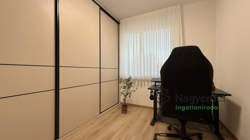 Debrecen, Homokkert, Lakás, tégla lakás  