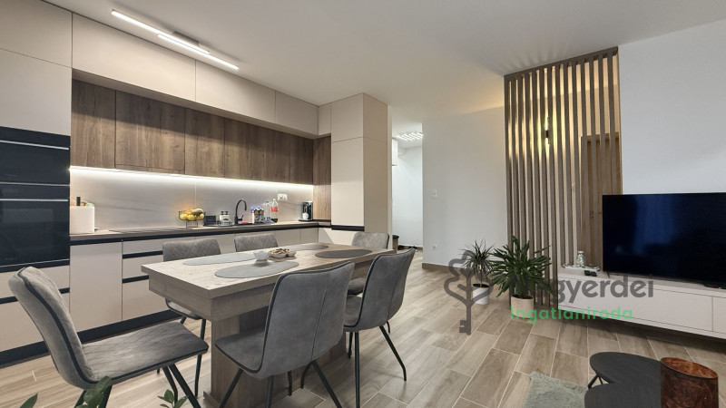 Debrecen, Homokkert, Lakás, tégla lakás  