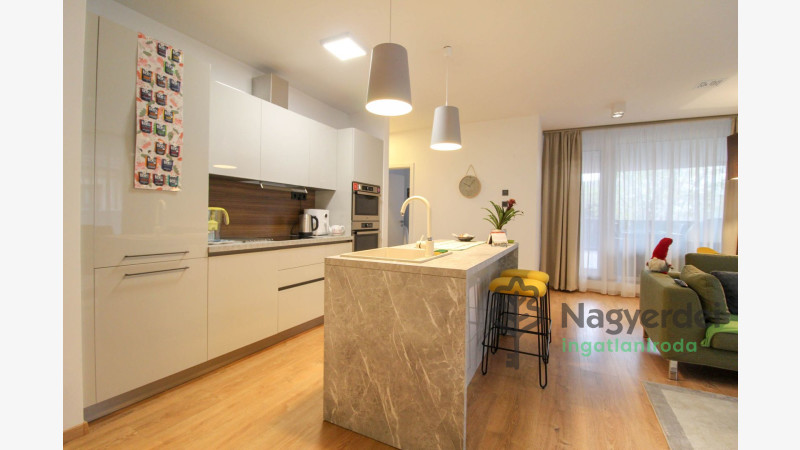 Debrecen, Széchenyikert, Lakás, tégla lakás  