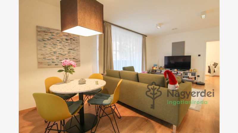 Debrecen, Széchenyikert, Lakás, tégla lakás  