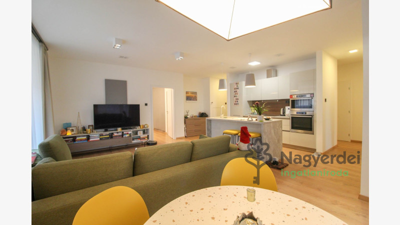 Debrecen, Széchenyikert, Lakás, tégla lakás  