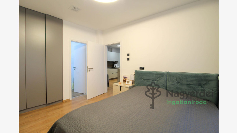 Debrecen, Széchenyikert, Lakás, tégla lakás  