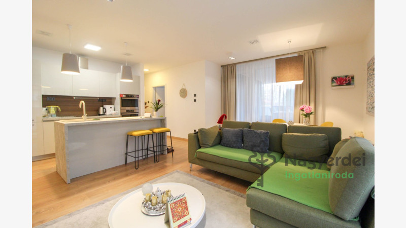 Debrecen, Széchenyikert, Lakás, tégla lakás  