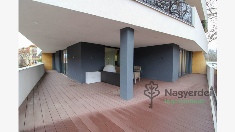 Debrecen, Széchenyikert, Lakás, tégla lakás  