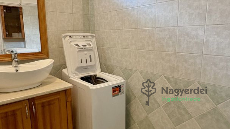 Debrecen, Nagyerdő, Lakás, tégla lakás  