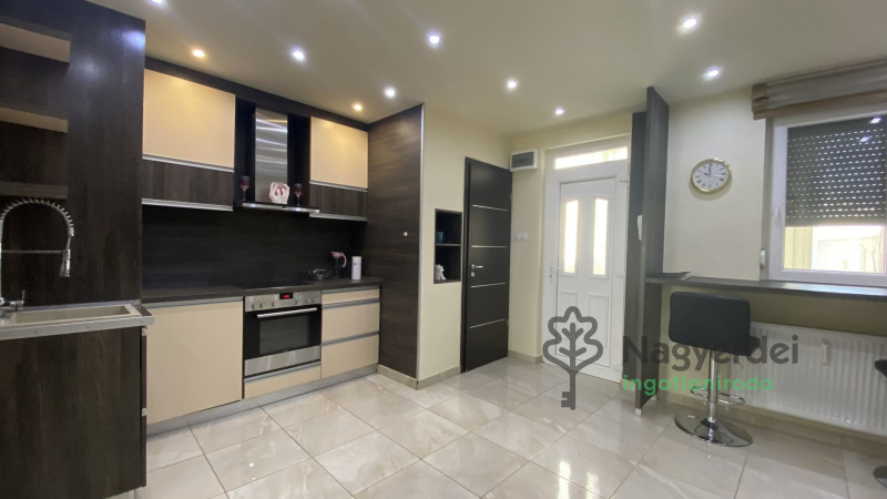 Debrecen, Belváros, Lakás, tégla lakás  