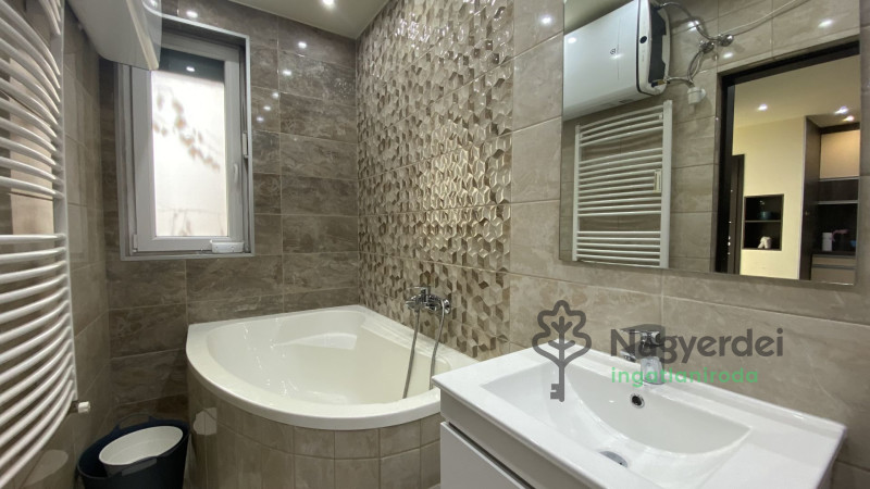 Debrecen, Belváros, Lakás, tégla lakás  