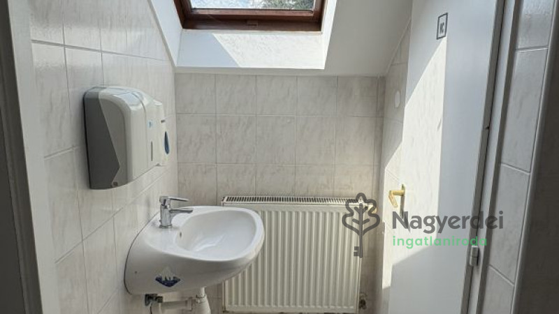 Debrecen, Vénkert, Üzlethelyiség, nem üzletközpontban  