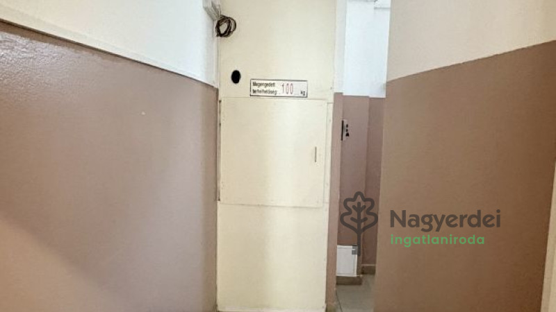 Debrecen, Vénkert, Üzlethelyiség, nem üzletközpontban  