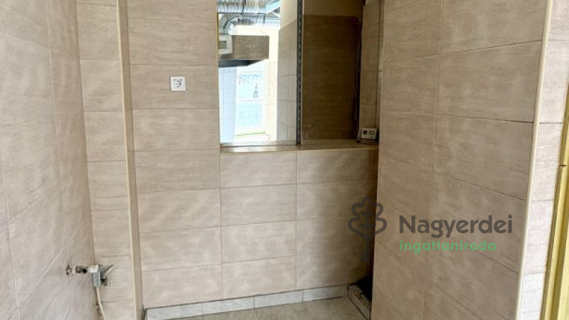 Debrecen, Vénkert, Üzlethelyiség, nem üzletközpontban  