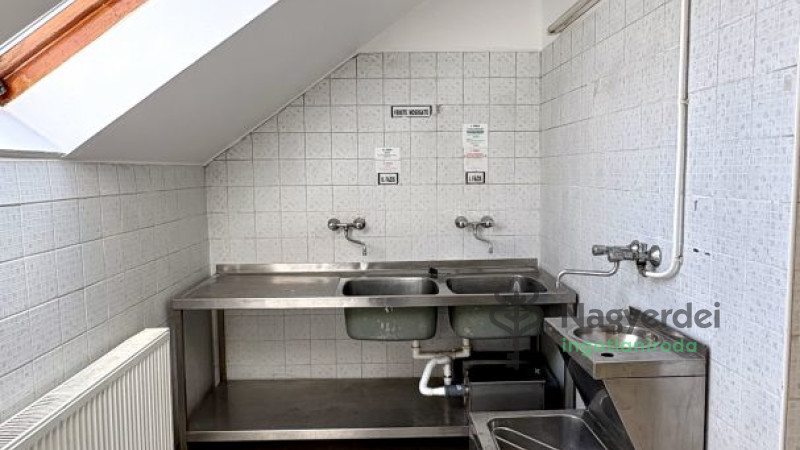 Debrecen, Vénkert, Üzlethelyiség, nem üzletközpontban  