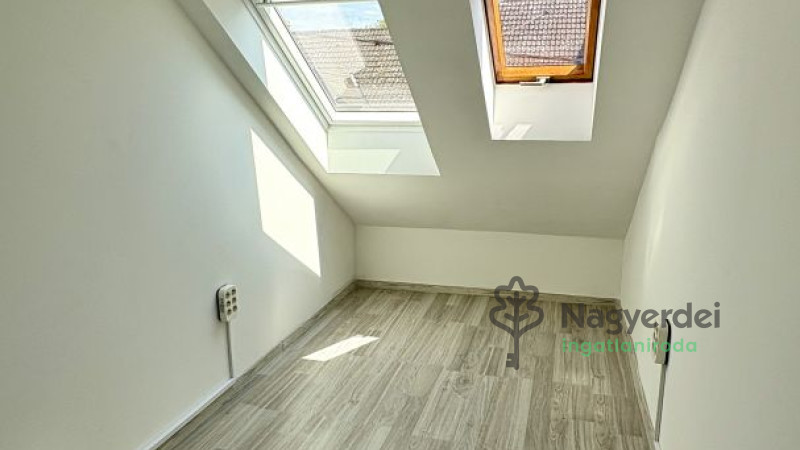 Debrecen, Vénkert, Üzlethelyiség, nem üzletközpontban  