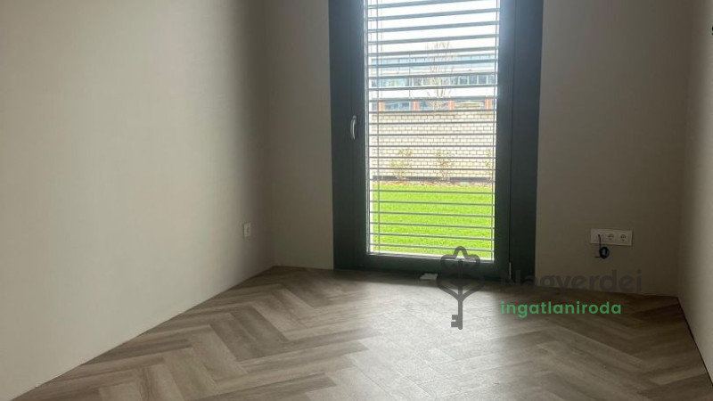 Debrecen, Nagyerdő, Lakás, tégla lakás  