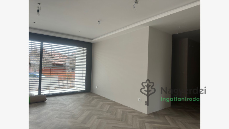 Debrecen, Nagyerdő, Lakás, tégla lakás  