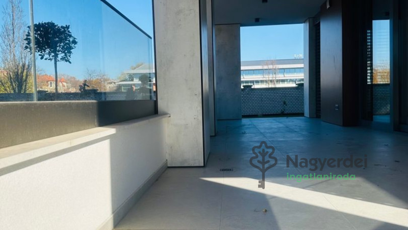 Debrecen, Nagyerdő, Lakás, tégla lakás  