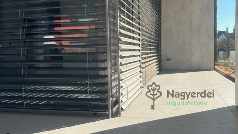 Debrecen, Nagyerdő, Lakás, tégla lakás  