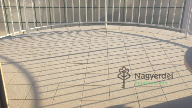 Debrecen, Nagyerdőalja, Lakás, tégla lakás  
