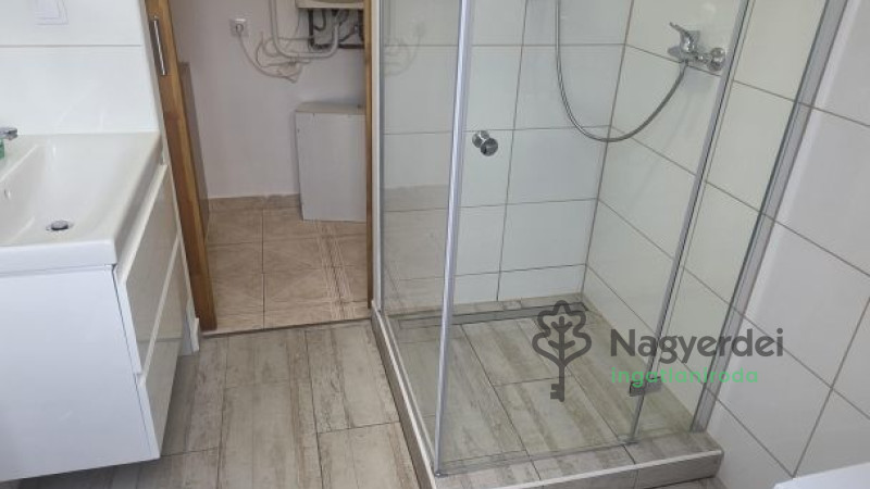 Debrecen, Nagyerdőalja, Lakás, tégla lakás  