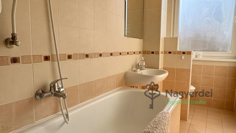 Debrecen, Libakert, Lakás, tégla lakás  